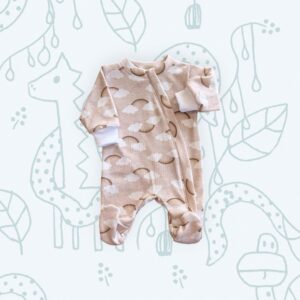 Pamut cipzáras mintás hu. rugdalózó,polka barna szivárványos