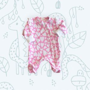 Pamut cipzáras mintás hu. fodros rugdalózó, polka pink szivecskék